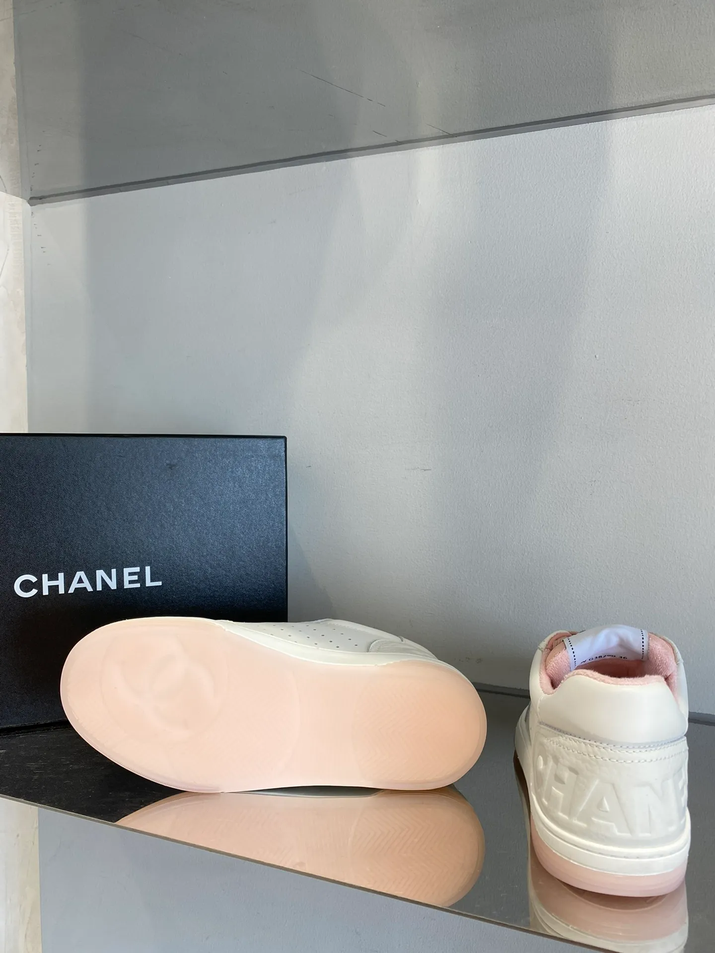 👟👟Ex-factory price 480👟👟Chanel22👟👟Ex-factory price panda shoes. The black, white, pink and blue colors all hit my heart! Definitely the best sneakers this year! Code number: 35-40